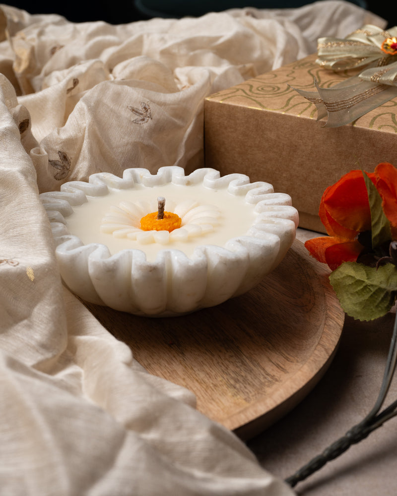 Daisy-Shaped Marble Urli  Candle