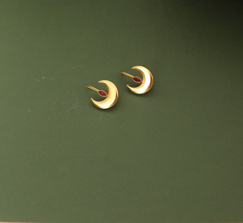 TRILOCHONA HOOK EARRINGS