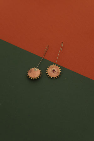 
                
                    Load image into Gallery viewer, SOLITARY POLLEN EARRINGS RED
                
            