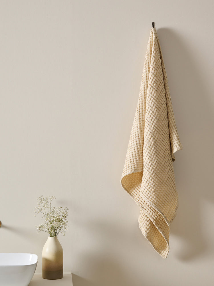 Chalk | Cotton | Waffle | Bath Towel | Creamy Malt