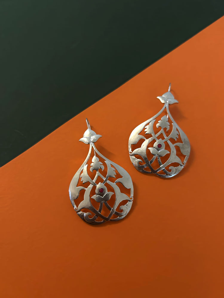 NOOR HOOK SILVER EARRING