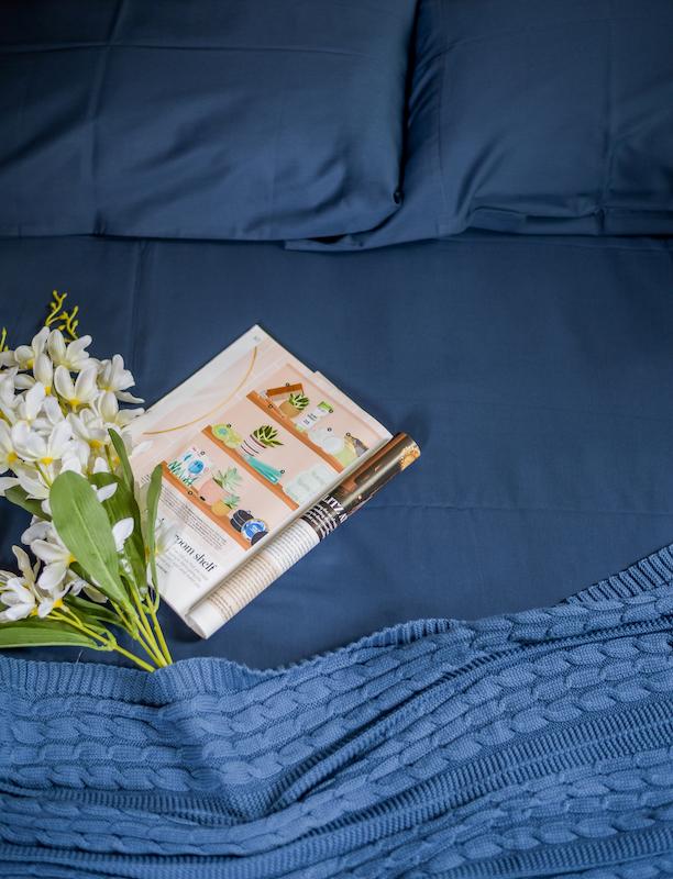 
                
                    Load image into Gallery viewer, Navy Signature Sateen Sheet Set
                
            