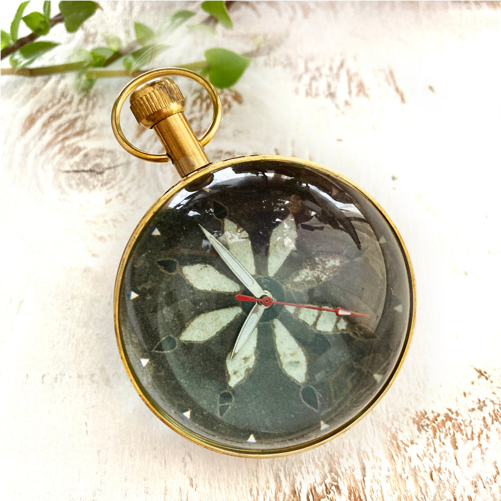 
                
                    Load image into Gallery viewer, Paper Weight Clock - Orchha
                
            