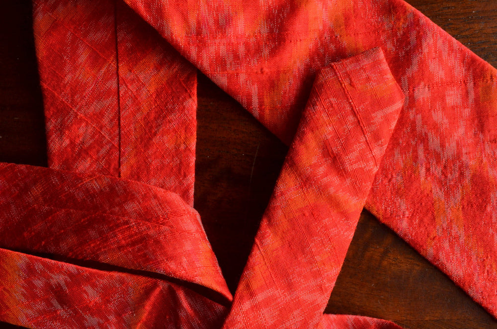 
                
                    Load image into Gallery viewer, Raw Silk Ikat Necktie in Scarlet Red
                
            