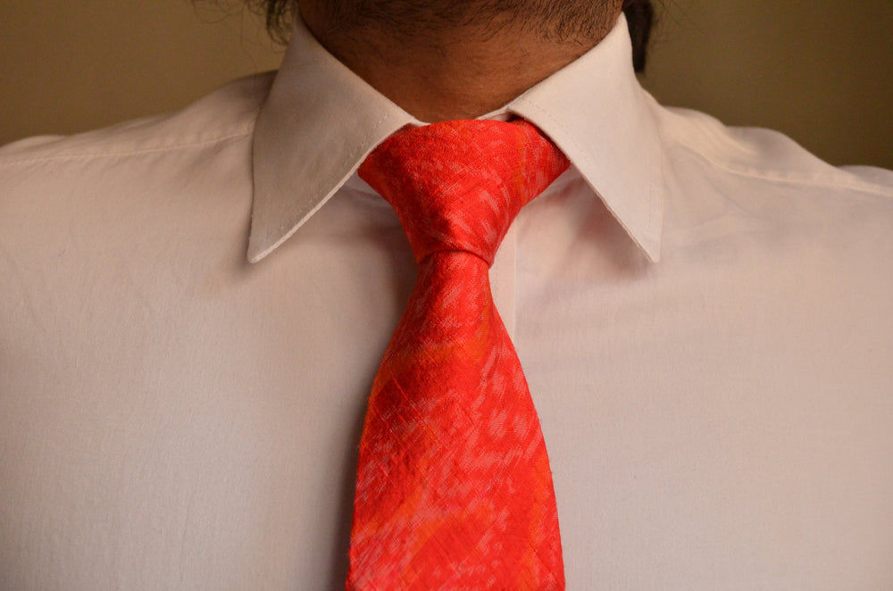 
                
                    Load image into Gallery viewer, Raw Silk Ikat Necktie in Scarlet Red
                
            