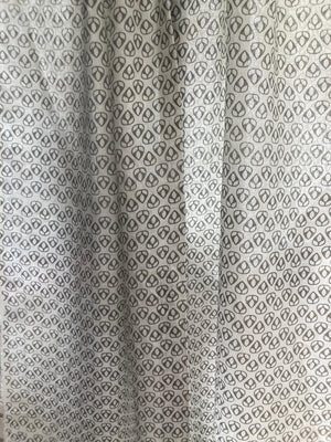 Trefoil Gad - Grey on White Linen