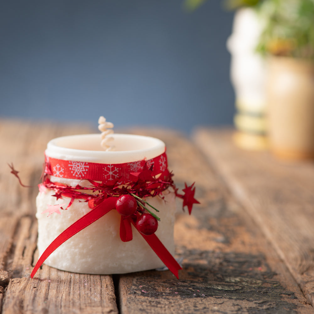 
                
                    Load image into Gallery viewer, Christmas Jar-shaped Candle (White)
                
            