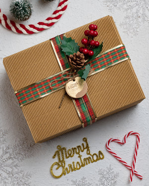 
                
                    Load image into Gallery viewer, Christmas Candles Gift Box
                
            