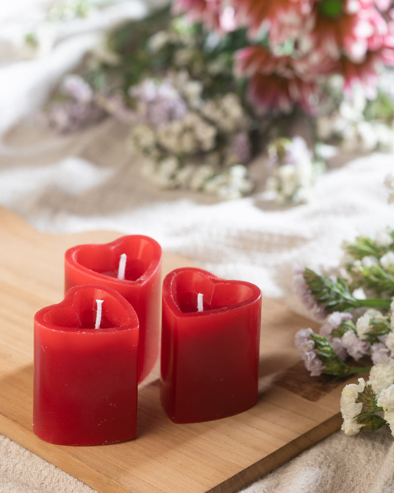 
                
                    Load image into Gallery viewer, Small Heart Candle (Red)
                
            