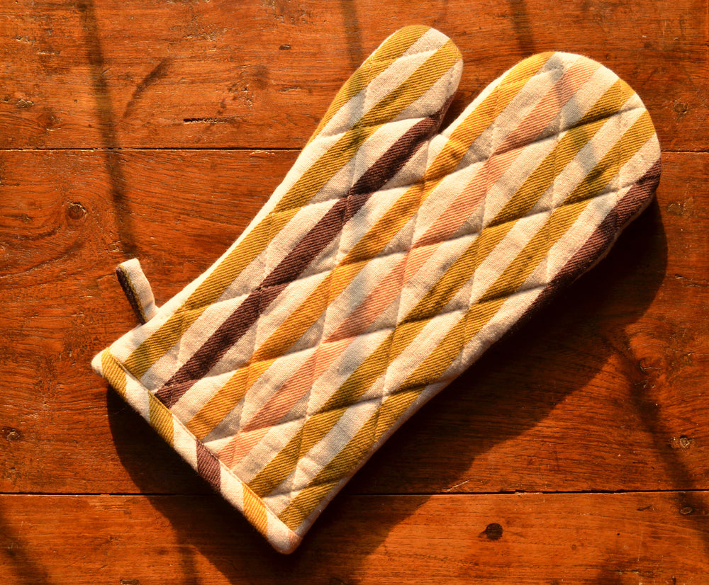 Mitten with Place Mat in Brown Stripes