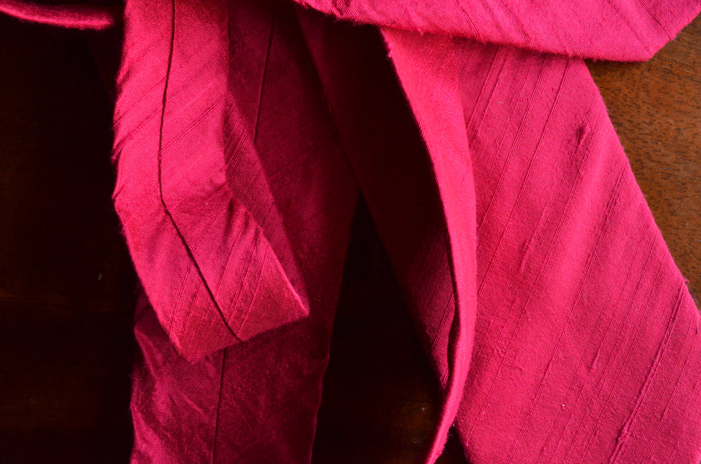 Raw Silk Necktie in Solid Magenta