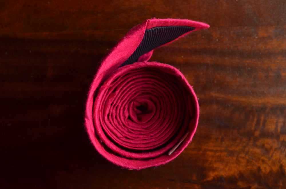 Raw Silk Necktie in Solid Magenta