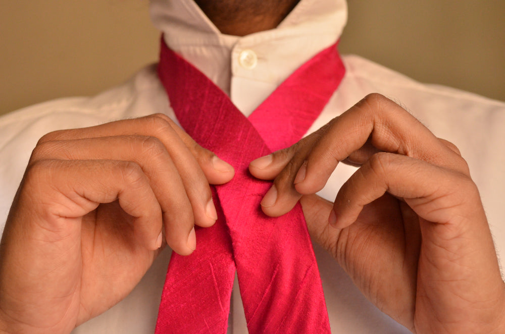 
                
                    Load image into Gallery viewer, Raw Silk Necktie in Solid Magenta
                
            