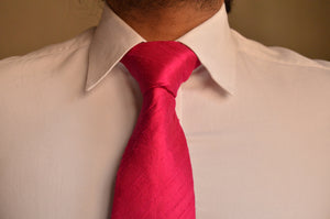 
                
                    Load image into Gallery viewer, Raw Silk Necktie in Solid Magenta
                
            