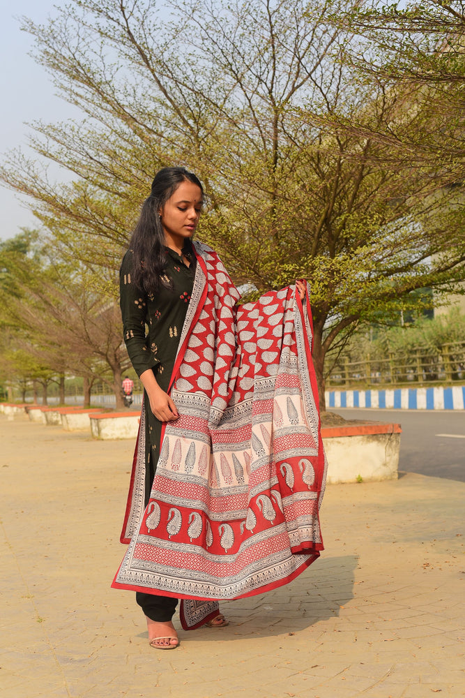 Kaisori Mulmul Handblock Printed Dupatta - Bagh