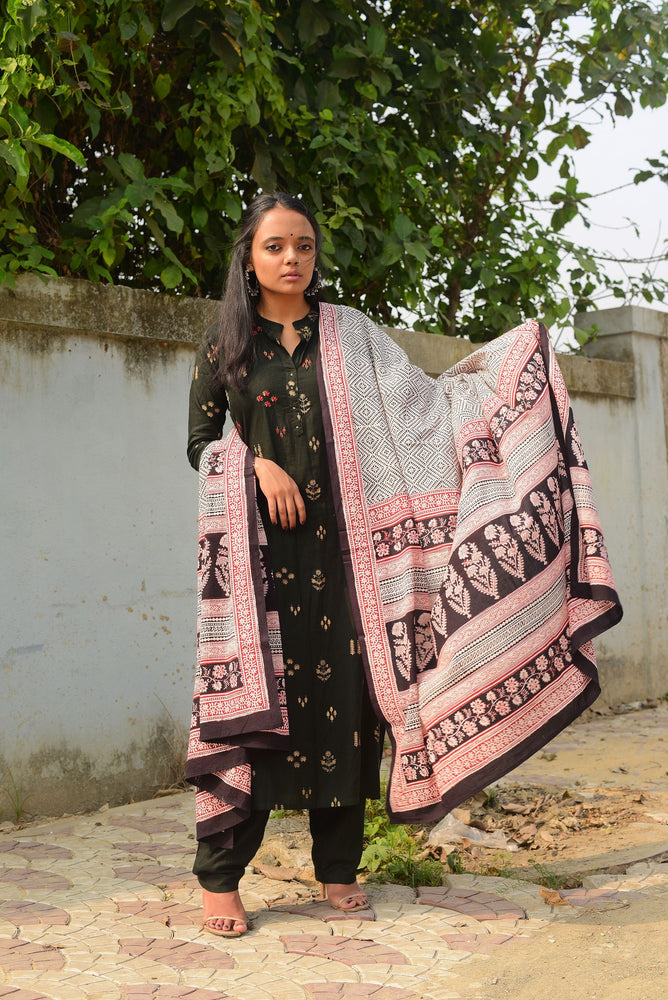 Kaisori Mulmul Handblock Printed Dupatta - Bagh