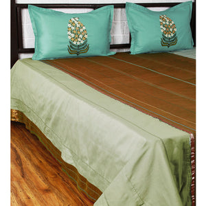 
                
                    Load image into Gallery viewer, Kairi Marg - Olive Bed Cover
                
            