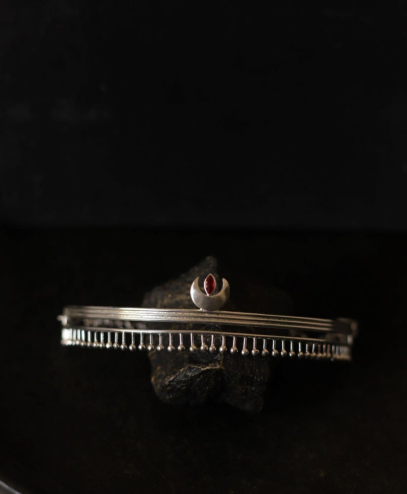 
                
                    Load image into Gallery viewer, SHAKTI CHOKER SILVER WITH STONE
                
            