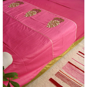 
                
                    Load image into Gallery viewer, Teen Kairi - Gulab Bed Cover
                
            