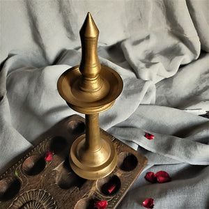 
                
                    Load image into Gallery viewer, Vintage Brass Kerala Lamp
                
            