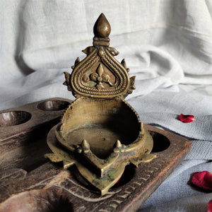
                
                    Load image into Gallery viewer, Vintage Brass Vishnu Lamp
                
            