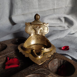 
                
                    Load image into Gallery viewer, Vintage Brass Vishnu Lotus Lamp
                
            