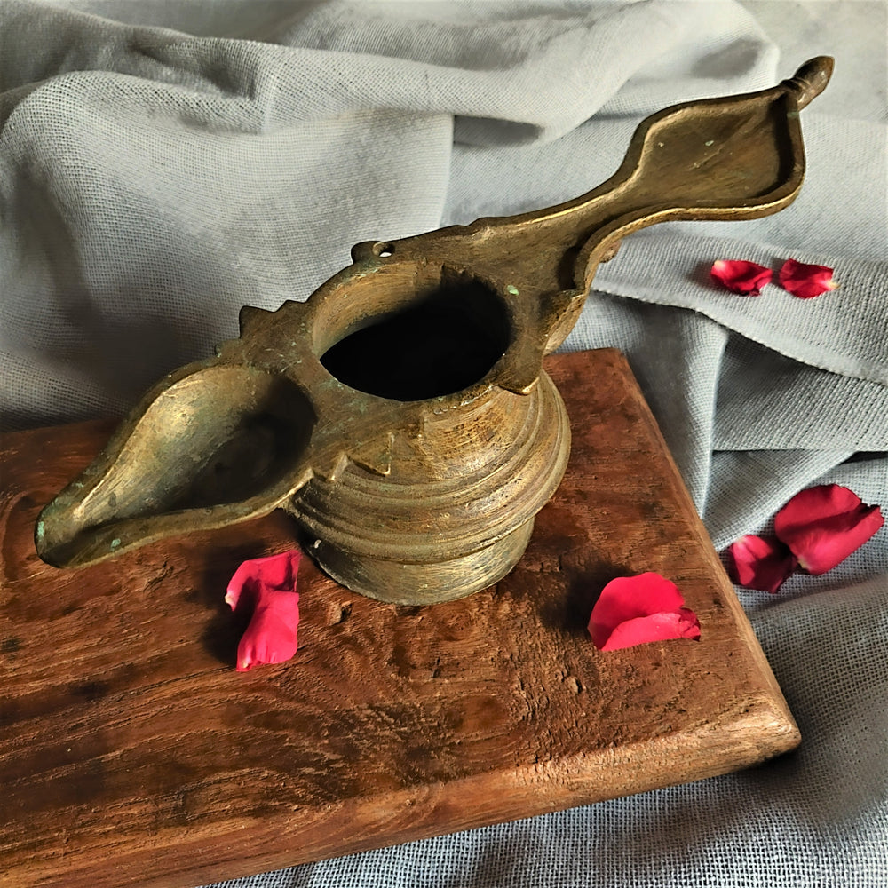 Vintage Brass Changalvottom Lamp