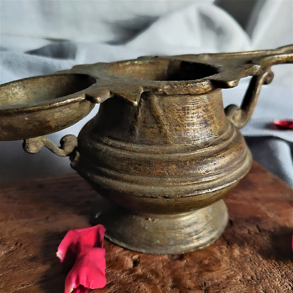 Vintage Brass Changalvottom Lamp