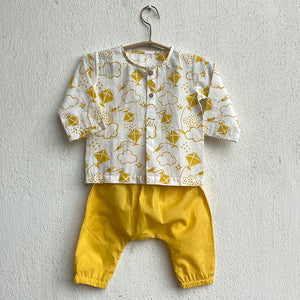 
                
                    Load image into Gallery viewer, Unisex Organic Patang Kurta With Yellow Pants
                
            