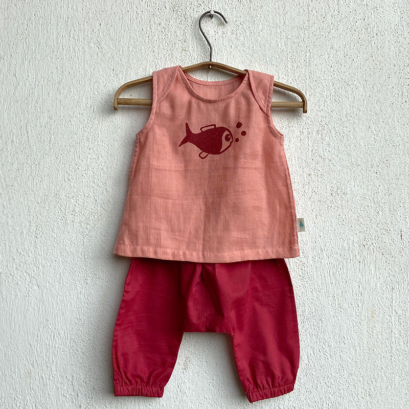 
                
                    Load image into Gallery viewer, Unisex Organic Koi Peach Jhabla With Red Pants
                
            