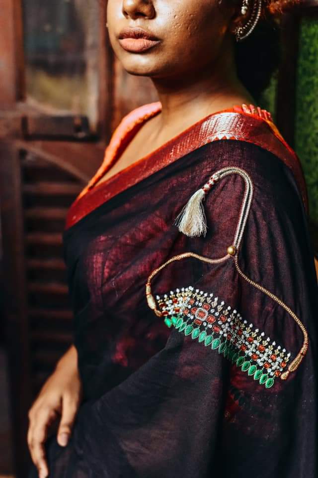 
                
                    Load image into Gallery viewer, Black Mangalgiri Silk Necklace Saree
                
            