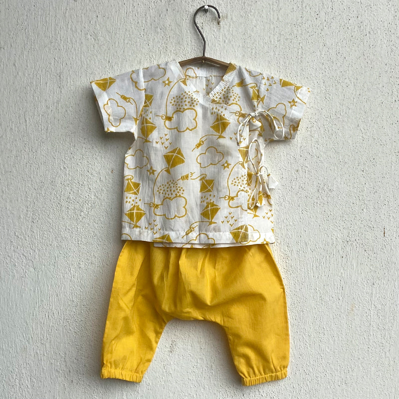 
                
                    Load image into Gallery viewer, Unisex Organic Patang Angarakha With Yellow Pants
                
            